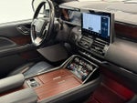 2023 Navigator L Thumbnail 12