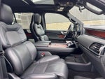 2024 Navigator L Thumbnail 12