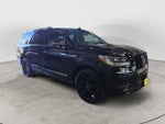 2024 Navigator L Thumbnail 3