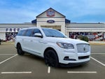 2024 Navigator L Thumbnail 1