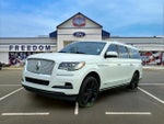 2024 Navigator L Thumbnail 2