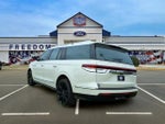 2024 Navigator L Thumbnail 3