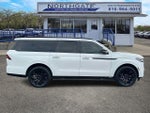 2025 Navigator L Thumbnail 2