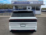 2025 Navigator L Thumbnail 3