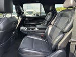2025 Navigator L Thumbnail 11