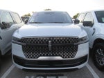 2025 Navigator L Thumbnail 2