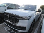 2025 Navigator L Thumbnail 3
