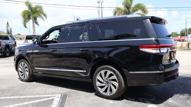 2023 Lincoln Navigator L Reserve