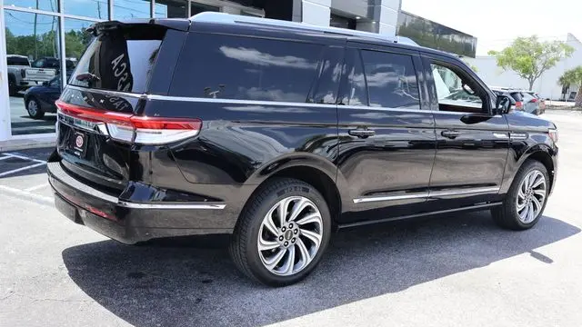 2023 Lincoln Navigator L Reserve