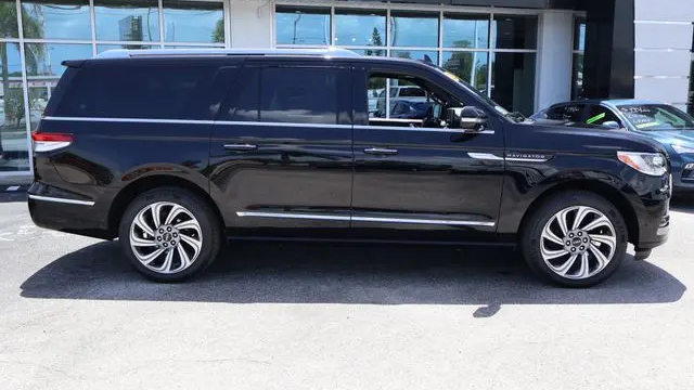 2023 Lincoln Navigator L Reserve