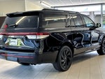 2023 Navigator L Thumbnail 4