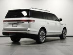 2023 Navigator L Thumbnail 3