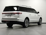 2023 Navigator L Thumbnail 3