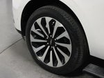 2023 Navigator L Thumbnail 9