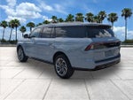 2025 Navigator L Thumbnail 5