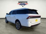 2025 Navigator L Thumbnail 3