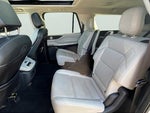 2025 Navigator L Thumbnail 16