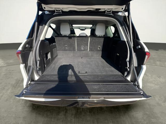2025 Lincoln Navigator - $77,569
