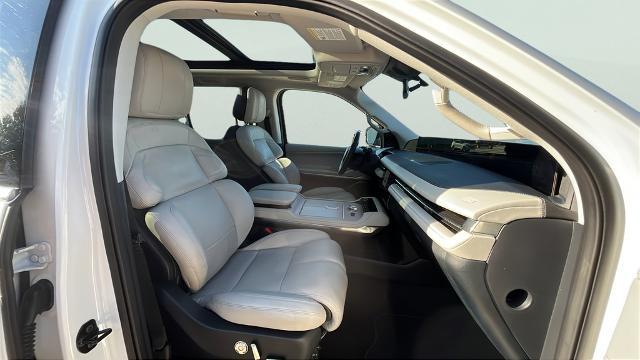 2025 Lincoln Navigator - $77,569