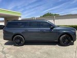 2025 Navigator L Thumbnail 2