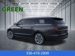 2026 Navigator L Thumbnail 4