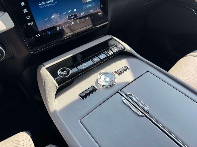 2026 Lincoln Navigator - $99,386