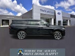 2026 Navigator L Thumbnail 2
