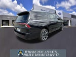 2026 Navigator L Thumbnail 3