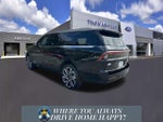 2026 Navigator L Thumbnail 4