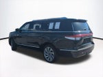 2023 Navigator L Thumbnail 7