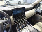 2024 Navigator L Thumbnail 17