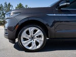 2025 Navigator L Thumbnail 12