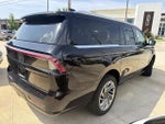 2025 Navigator L Thumbnail 8
