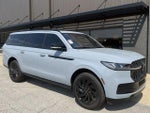 2025 Navigator L Thumbnail 2