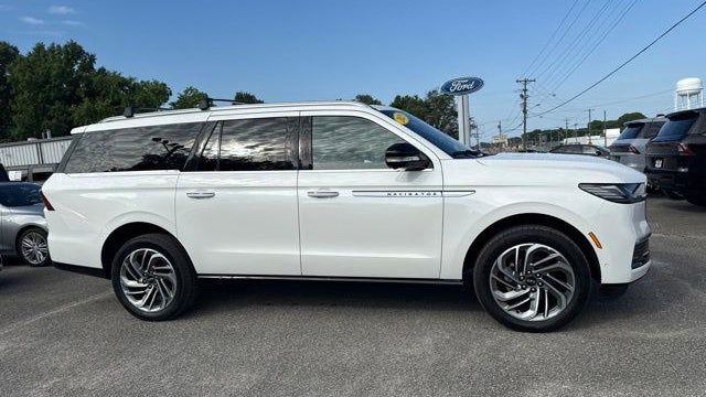 2025 Lincoln Navigator L Reserve
