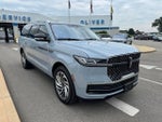 2025 Navigator L Thumbnail 1