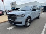 2025 Navigator L Thumbnail 4