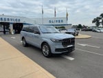 2025 Navigator L Thumbnail 10