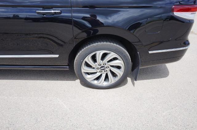 2023 Lincoln Navigator - $55,999