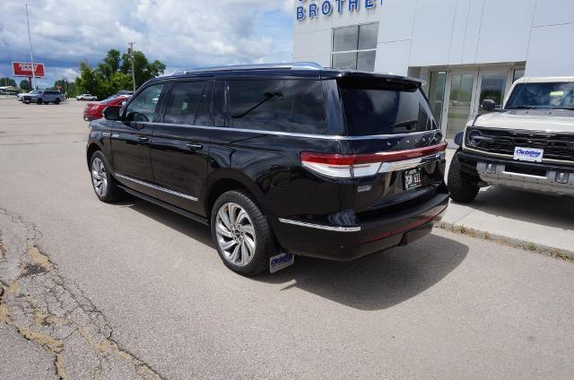 2023 Lincoln Navigator - $55,999