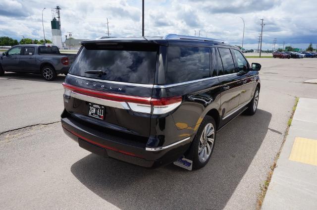 2023 Lincoln Navigator - $55,999