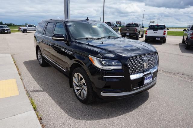 2023 Lincoln Navigator - $55,999