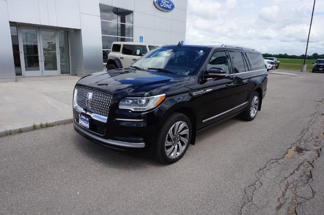 2023 Lincoln Navigator - $55,999
