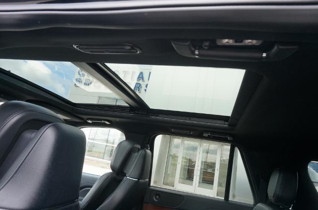 2023 Lincoln Navigator - $55,999