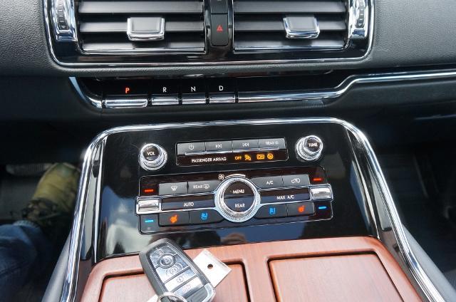 2023 Lincoln Navigator - $55,999