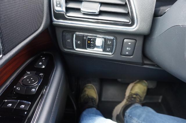 2023 Lincoln Navigator - $55,999