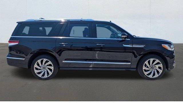2023 Lincoln Navigator L Reserve