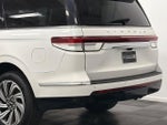 2023 Navigator L Thumbnail 7
