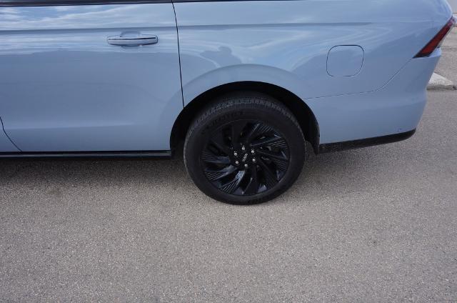 2025 Lincoln Navigator - $89,999