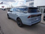 2025 Navigator L Thumbnail 3